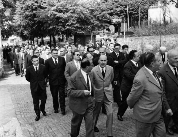 Raduno per il decimo anniversario della fondazione "Associazione delle Comunità Montane della Provincia di Como" / Un momento della processione