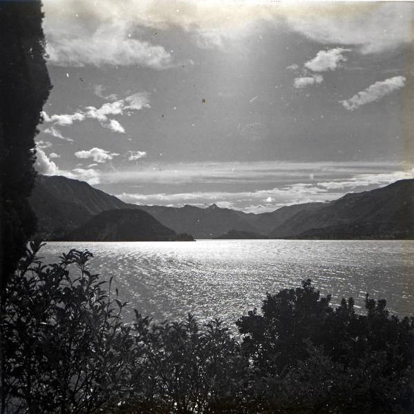 Vista sul lago dal giardino di Villa Monastero