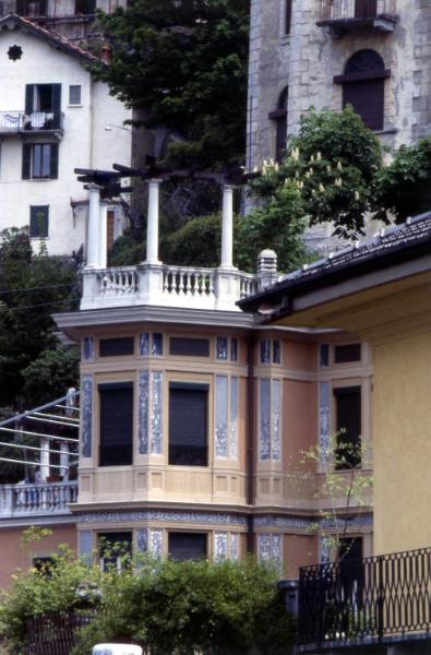 Particolare di un edificio sul porto di Blevio