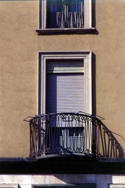 Piazza Cavour / Finestra con balcone dell'Hotel Metropole & Suisse