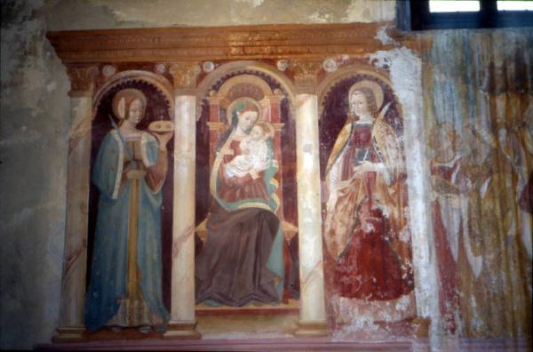 Chiesa di S. Maria / Particolare della decorazione pittorica della parete di sinistra
