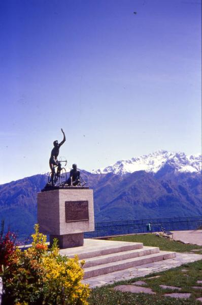 Santuario della Madonna del Ghisallo / Monumento al ciclista