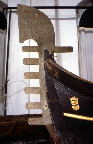 Museo della barca lariana / Gondola, particolare del ferro di prua