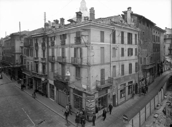 Pavia - Veduta dall'alto di Corso Strada Nuova all' incrocio con Corso Cavour