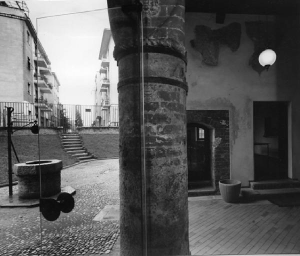 Pavia - Casa degli Eustachi - Cortile interno