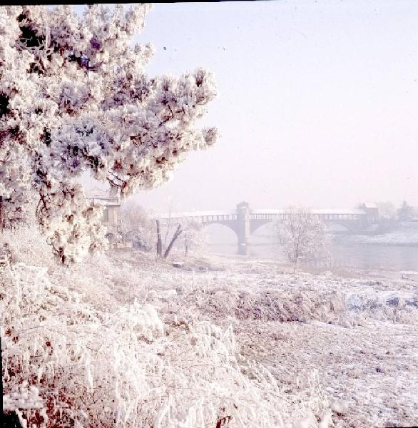 Pavia - Veduta innevata del Ponte Coperto lungo il Ticino