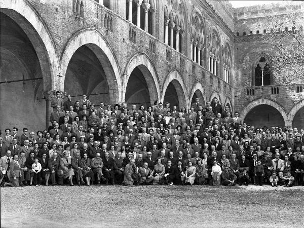 Ritratto di gruppo - Plinio Fraccaro rettore dell'Ateneo pavese - Pavia - Castello visconteo