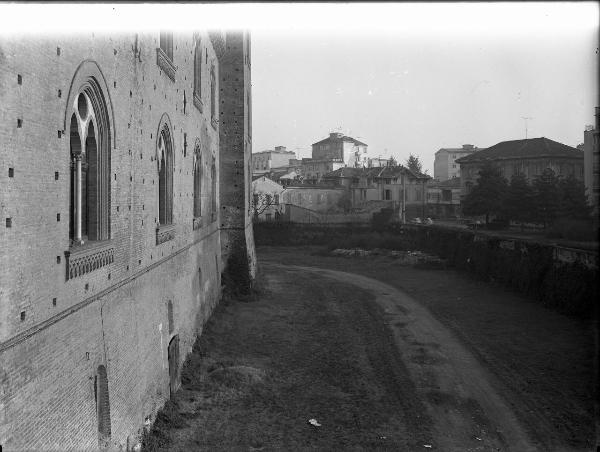 Pavia - Castello visconteo - Fossato