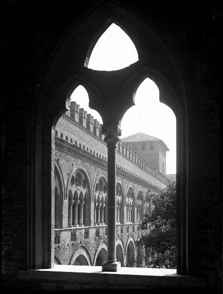 Pavia - Castello visconteo - Scorcio del lato meridionale