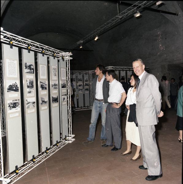 Pavia - Castello visconteo - Mostra fotografica con visitatori