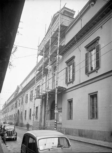 Pavia - Università degli Studi - Facciata principale - Automobile Fiat Topolino 500A