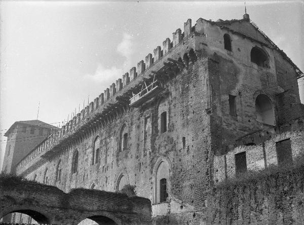 Pavia - Castello visconteo - Lato orientale, fronte esterna - Rivellino