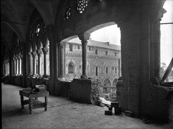 Pavia - Castello visconteo - Loggiato meridionale - Lavori di restauro
