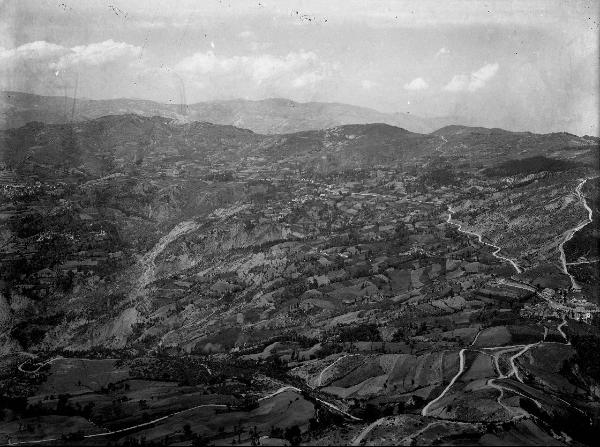 Passo del Brallo - Veduta - Colline - Abitazioni