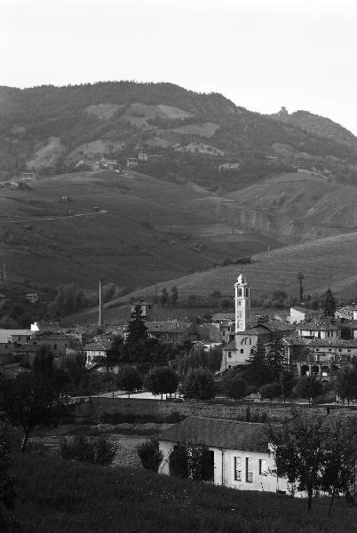 Oltrepo pavese - Varzi - Veduta del centro storico - Campanile della chiesa dei Rossi