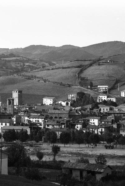 Oltrepo pavese - Varzi - Veduta del centro storico - Torre di Porta Soprana e quella Malaspina