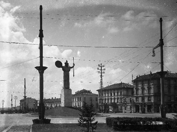 Pavia - Veduta - Piazzale Minerva (già Borgoratto o di Porta Cavour) - Viale della Libertà (già dell'Impero)