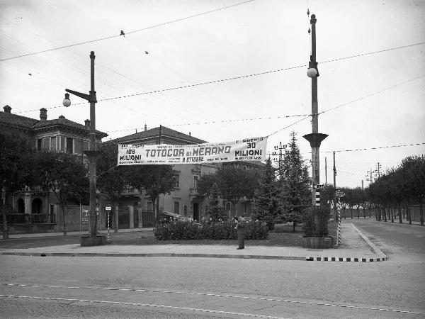 Pavia - Veduta - Piazzale Minerva (già Borgoratto o di Porta Cavour) - Viale Cesare Battisti