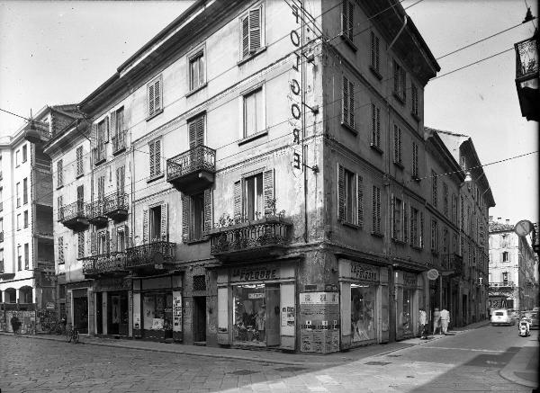Pavia - Corso Strada Nuova, angolo via Calatafimi - Palazzo