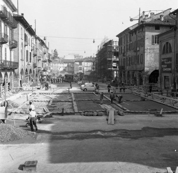 Pavia - Veduta - Piazza della Vittoria (già piazza Grande) - Pavimentazione