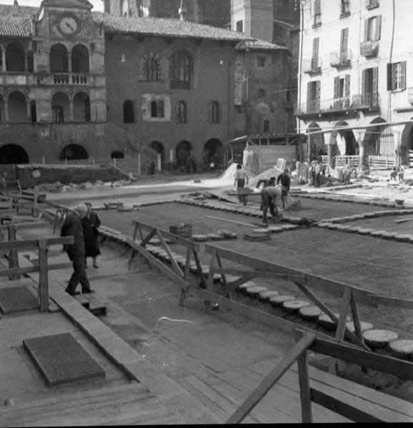 Pavia - Piazza della Vittoria (già piazza Grande) - Lato sud - Pavimentazione