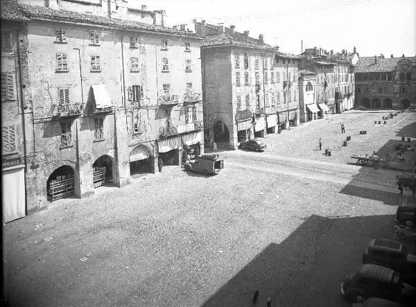 Pavia - Veduta - Piazza della Vittoria (già piazza Grande)