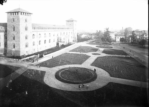 Pavia - Piazza Castello - Castello Visconteo - Fronte sud