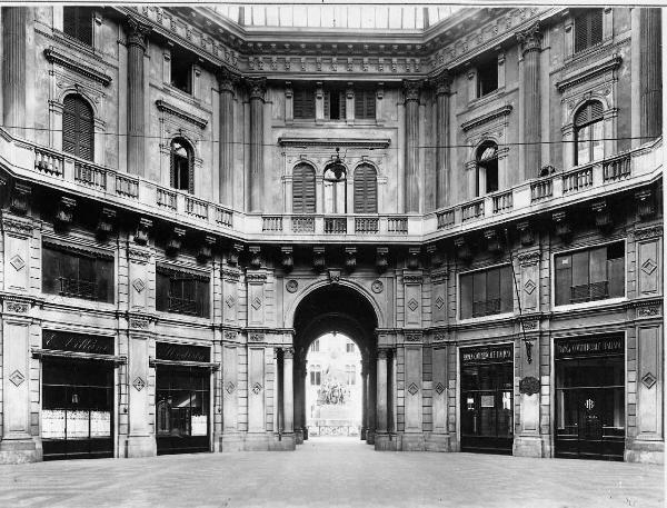 Pavia - corso Strada Nuova - Palazzo Arnaboldi Gazzaniga - spazio ottogonale coperto