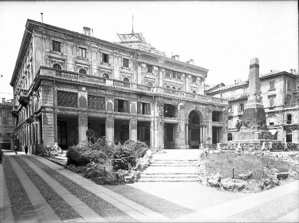 Pavia - piazza del Lino (già del Popolo) - Palazzo Arnaboldi Gazzaniga