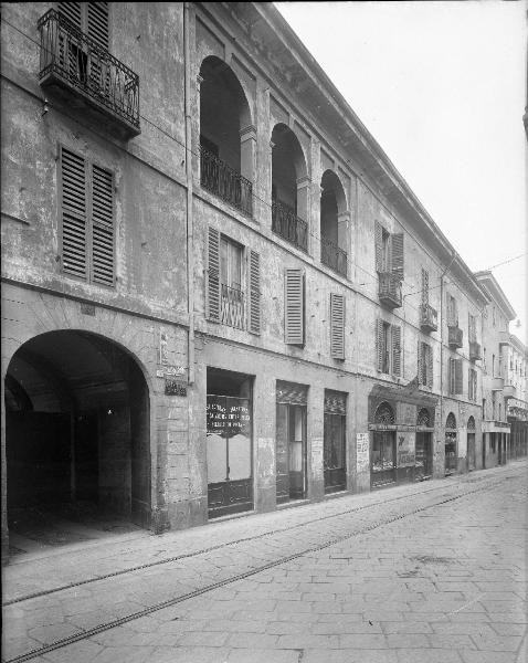 Pavia - corso Cavour - negozi