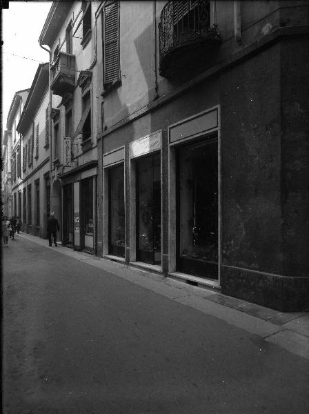 Pavia - Via Bordoni - palazzo - negozi - Boutique del Fiore - esterno