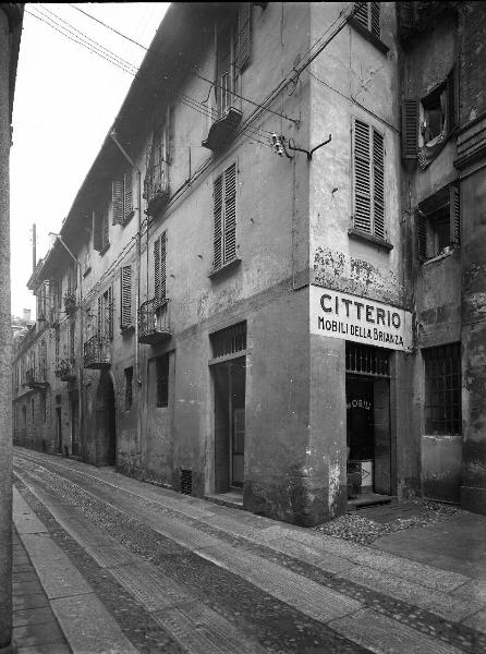 Pavia - Via Teodolinda - negozio - Mobilificio Citterio