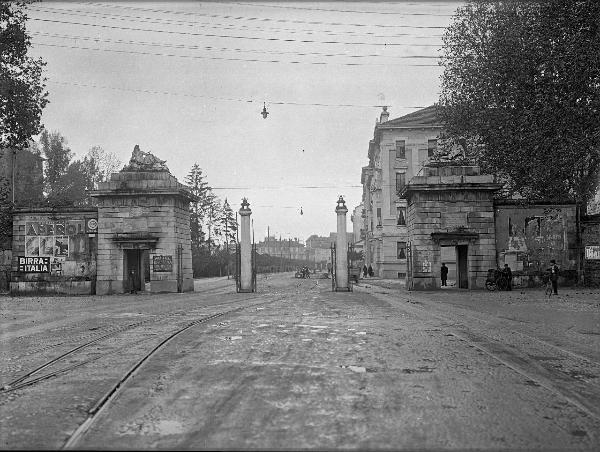 Pavia - Veduta - Viale XI Febbraio - Porta Milano - palazzi