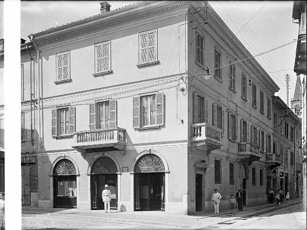 Pavia - piazza Duomo 1 - negozio - Cazzani & Villani (già Astolfi) - esterno