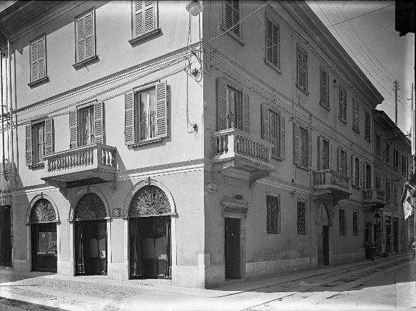 Pavia - piazza Duomo 1 - negozio - Cazzani & Villani (già Astolfi) - esterno