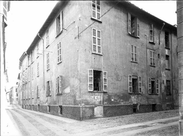 Pavia - Piazza del Carmine - palazzo - esterno