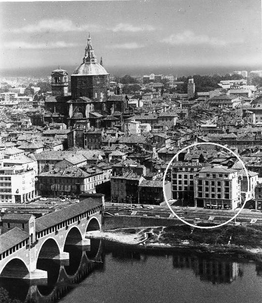 Pavia - città - veduta - Lungo Ticino Sforza - negozio - Azienda fotografica Guglielmo Chiolini - esterno