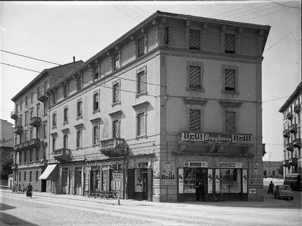 Pavia - Via Alessandro Guidi 2/4, Corso Manzoni - palazzo - negozio - esterno