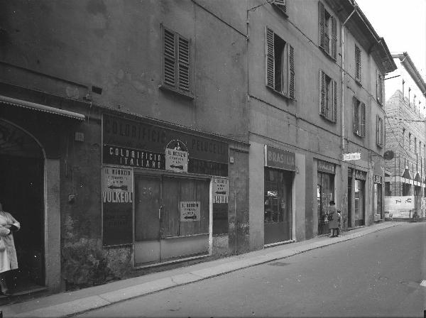 Pavia - Via Mascheroni 11- negozio - Colorificio Pelucelli - vetrina