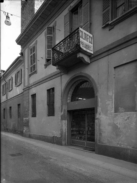 Pavia - Via Mascheroni 38 - negozio - Colorificio Pelucelli - vetrina