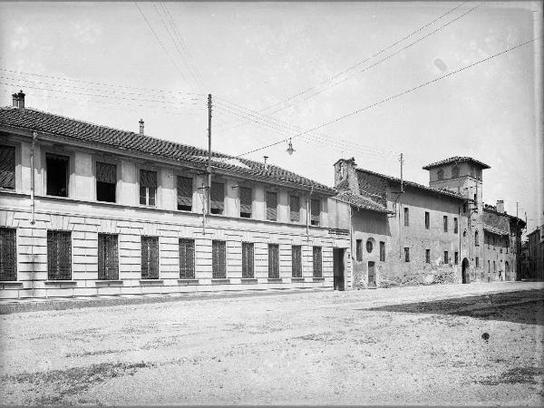 Pavia - Piazza Borromeo - Palazzo - poi Istituto Santa Margherita - esterni