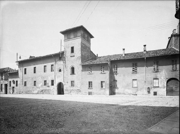 Pavia - Piazza Borromeo - Casa dei conti Sacco - poi Istituto Santa Margherita - esterni