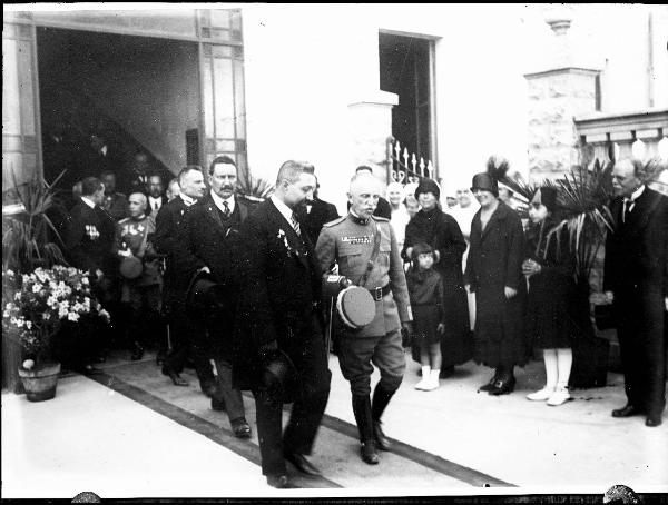 Pavia - Piazza Borromeo - Istituto per le malattie polmonari "Carlo Forlanini" - esterno - visita di re Vittorio Emanuele III