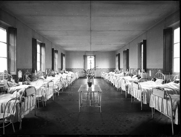 Pavia - Pavia - Piazza Borromeo - Istituto per le malattie polmonari "Carlo Forlanini"- interno - camerata