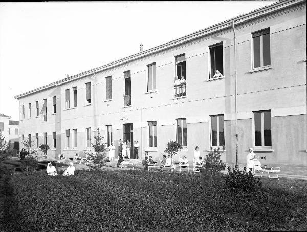 Pavia - Via Taramelli - Policlinico San Matteo - Clinica Medica - esterno - edificio