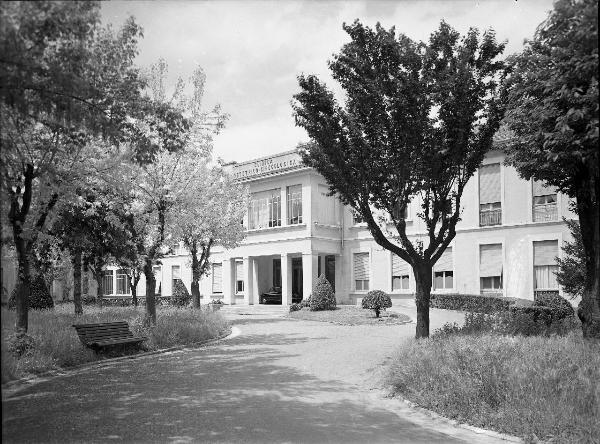 Pavia - Viale Camillo Golgi, via Taramelli - Policlinico San Matteo - Clinica Osterico Ginecologica - facciata