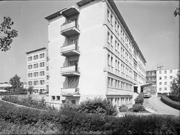 Pavia - Via Parco Vecchio 27 - Casa di Cura Città di Pavia - edificio - fianco est