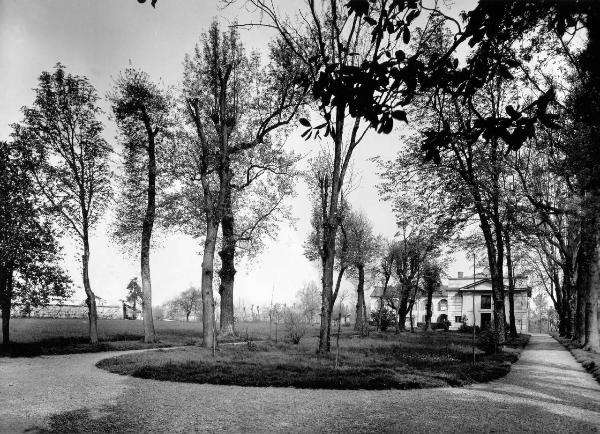 Pavia - Osservatorio Geofisico (ex Orto Agrario) - Viale Campari - parco