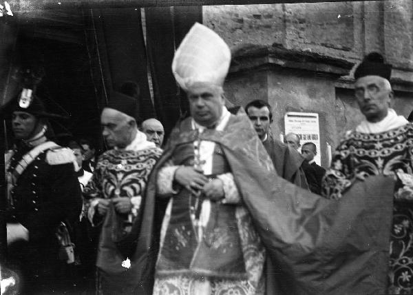 Pavia - via - S. Maria delle Grazie (o S. Teresa) - corteo - traslazione corpo Cardinal Riboldi