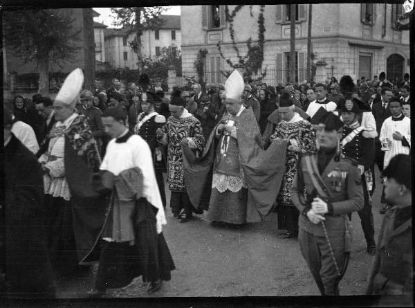 Pavia - via - S. Maria delle Grazie (o S. Teresa) - corteo - traslazione corpo Cardinal Riboldi